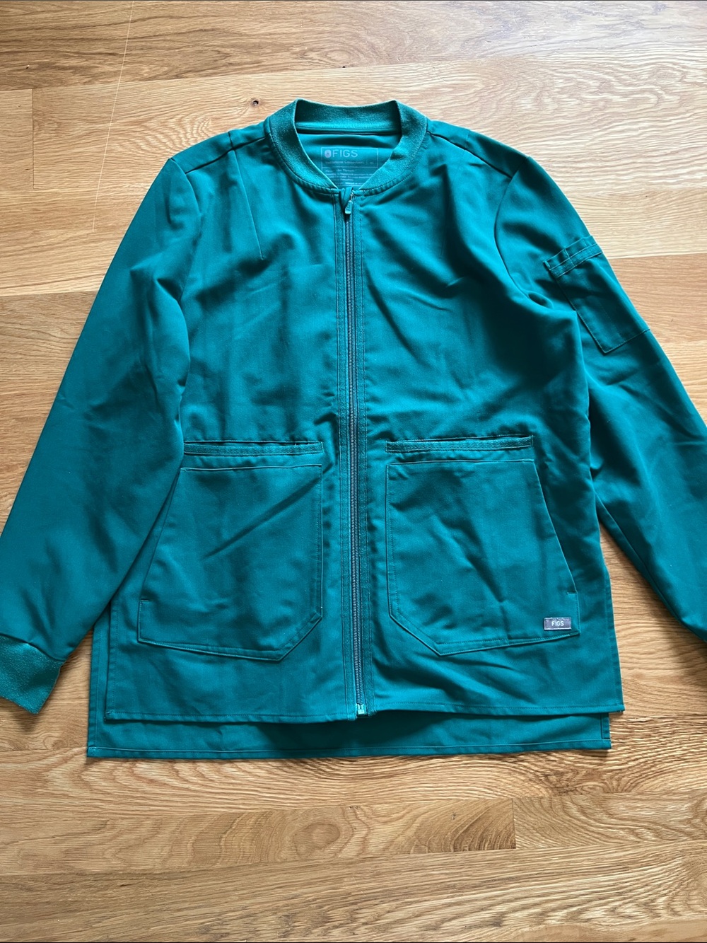 Figs Women’s Bellery Scrub Jacket in Hunter Green
